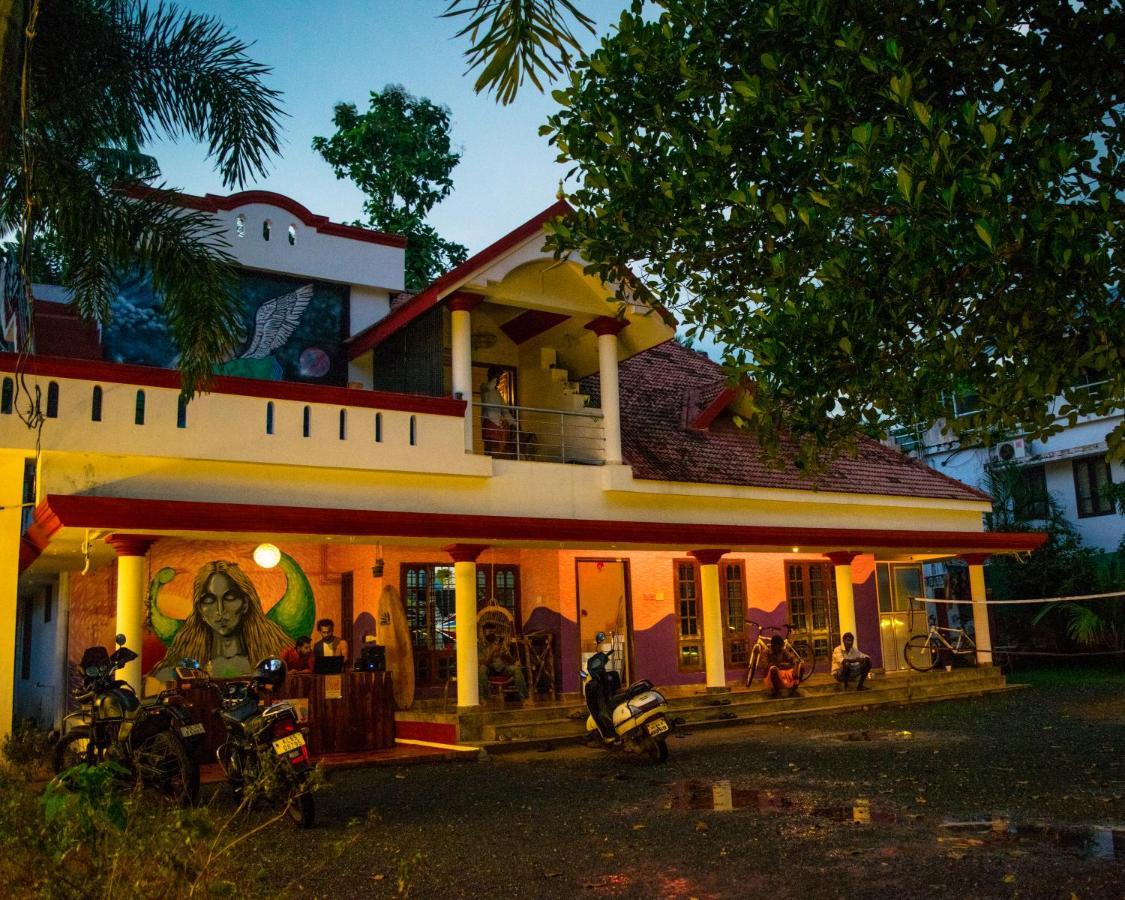 Hostelexp, Varkala - A Beach Town Hostel Buitenkant foto