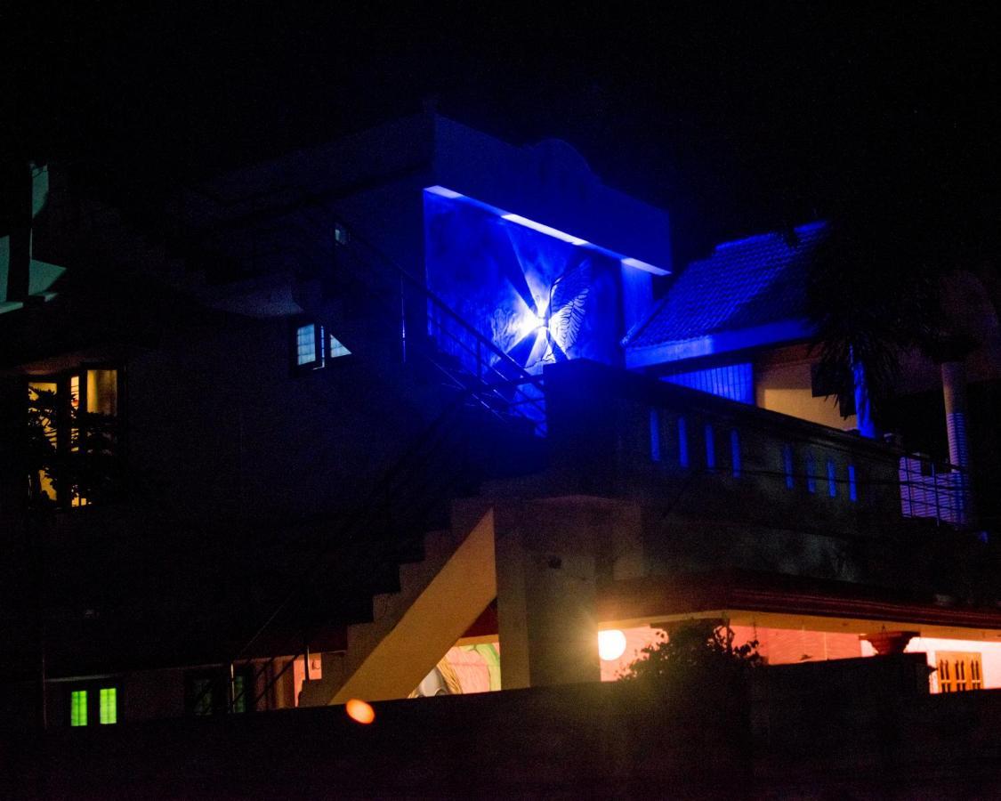 Hostelexp, Varkala - A Beach Town Hostel Buitenkant foto
