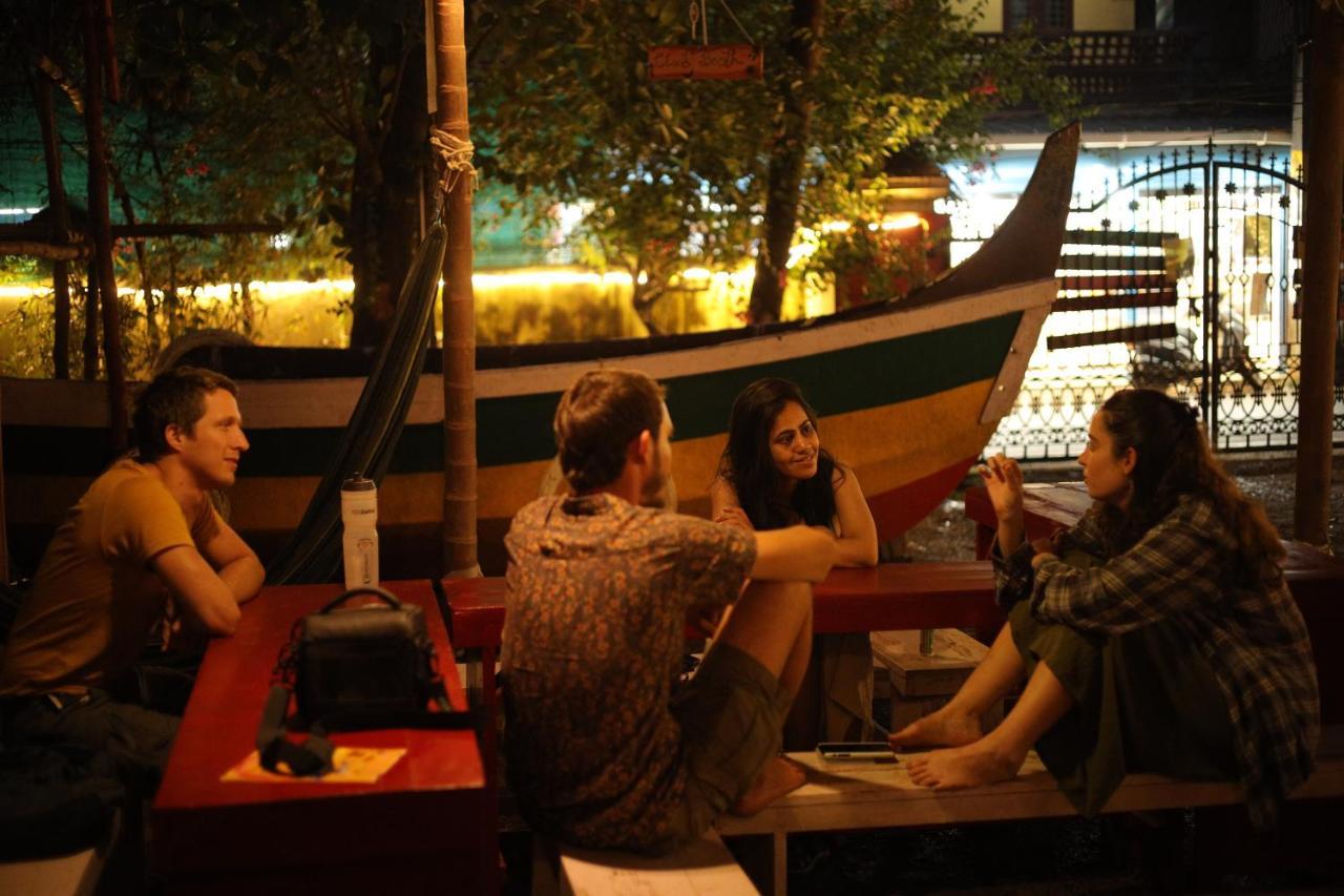 Hostelexp, Varkala - A Beach Town Hostel Buitenkant foto