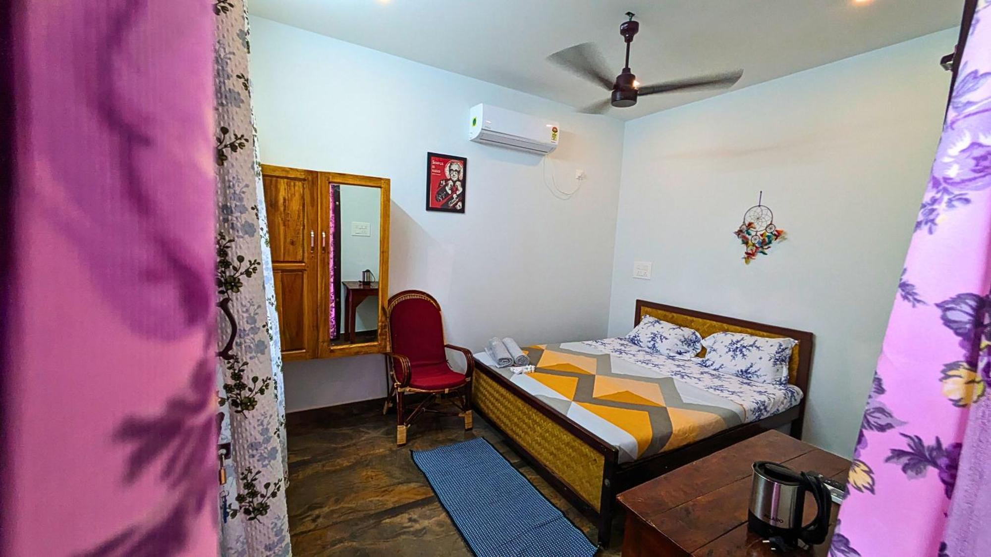 Hostelexp, Varkala - A Beach Town Hostel Buitenkant foto