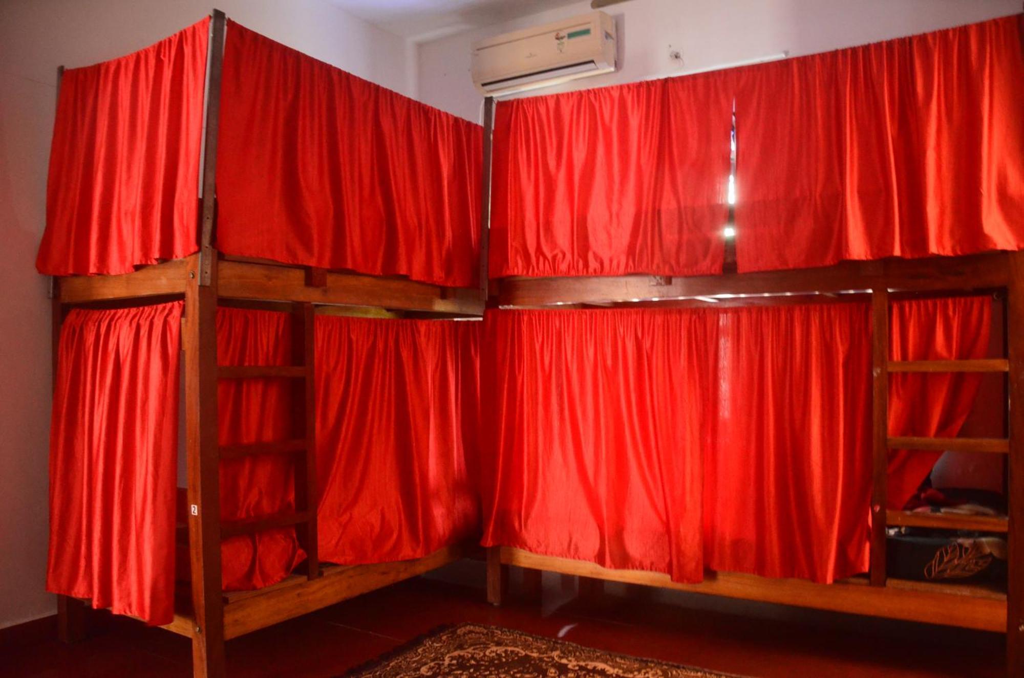 Hostelexp, Varkala - A Beach Town Hostel Buitenkant foto