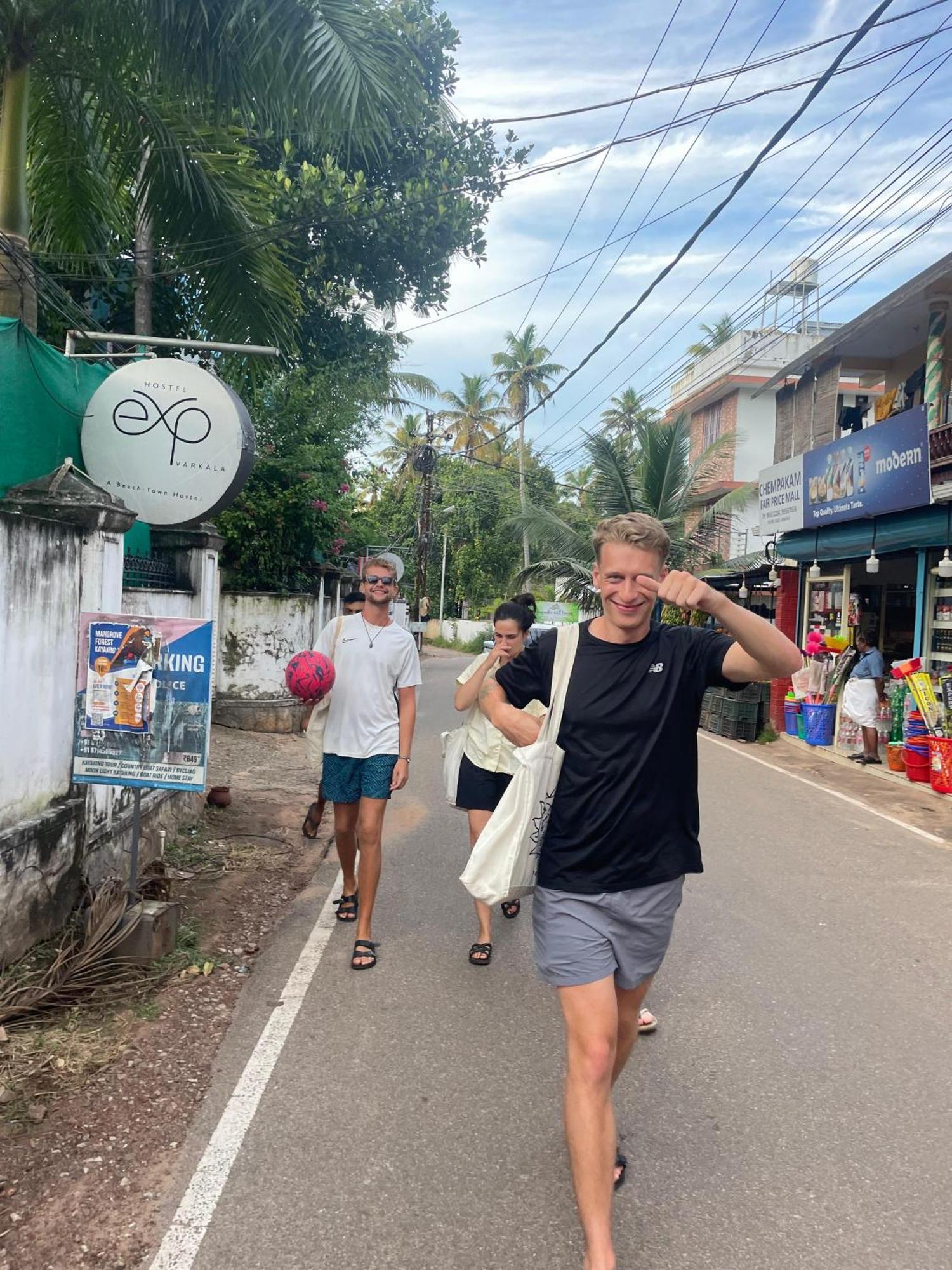 Hostelexp, Varkala - A Beach Town Hostel Buitenkant foto