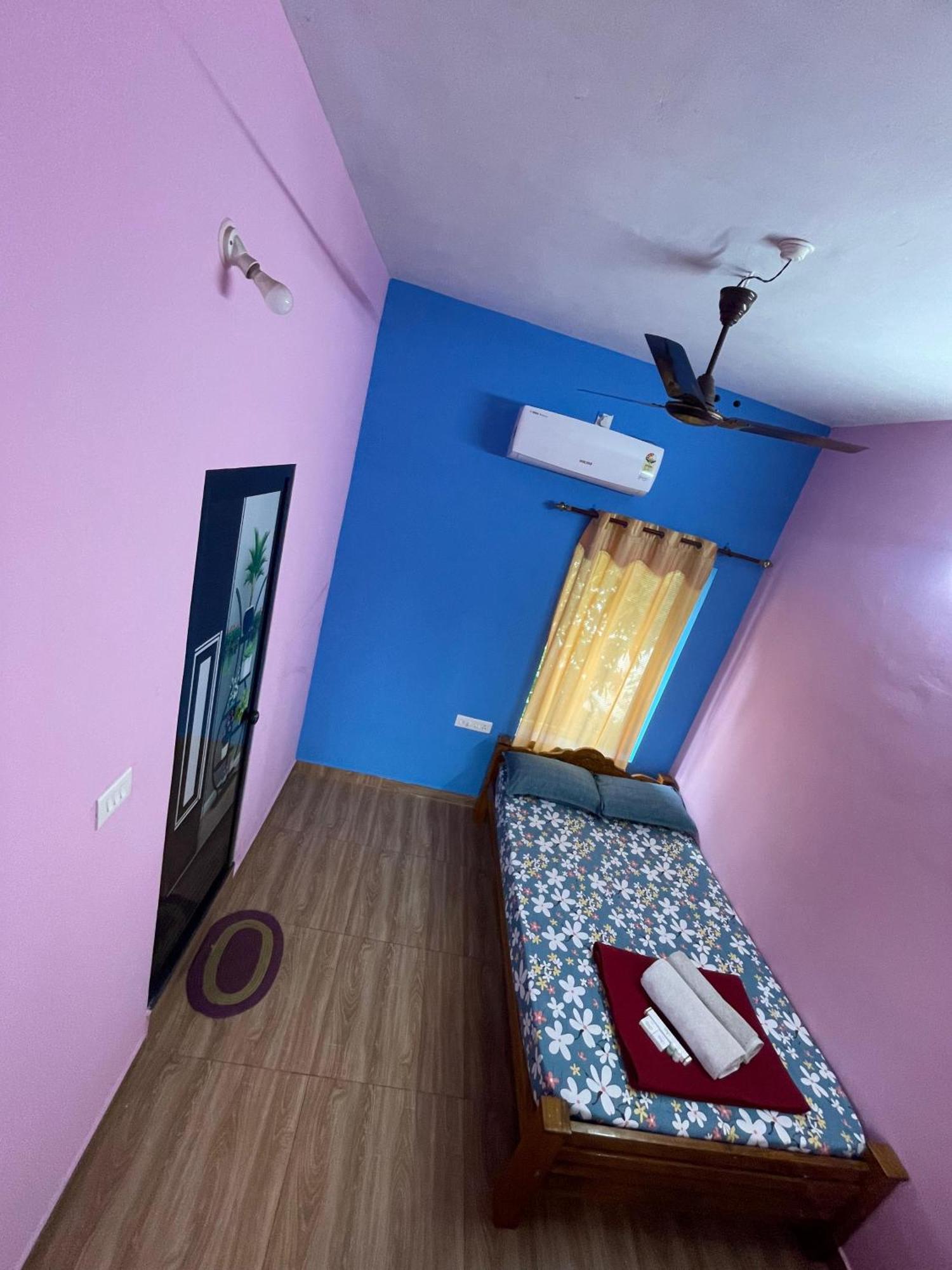 Hostelexp, Varkala - A Beach Town Hostel Buitenkant foto