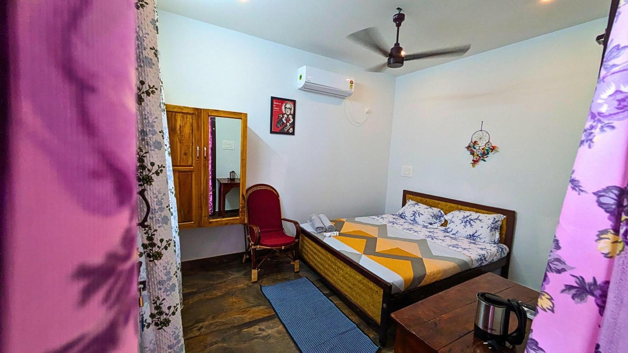 Hostelexp, Varkala - A Beach Town Hostel Buitenkant foto